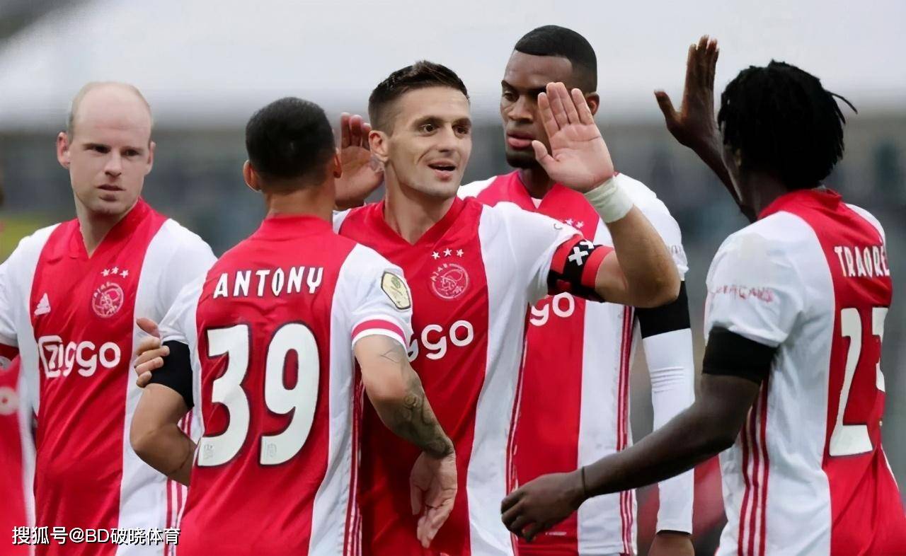 [国内足球]江文豪外围突施冷箭 完美弧线洞穿球门